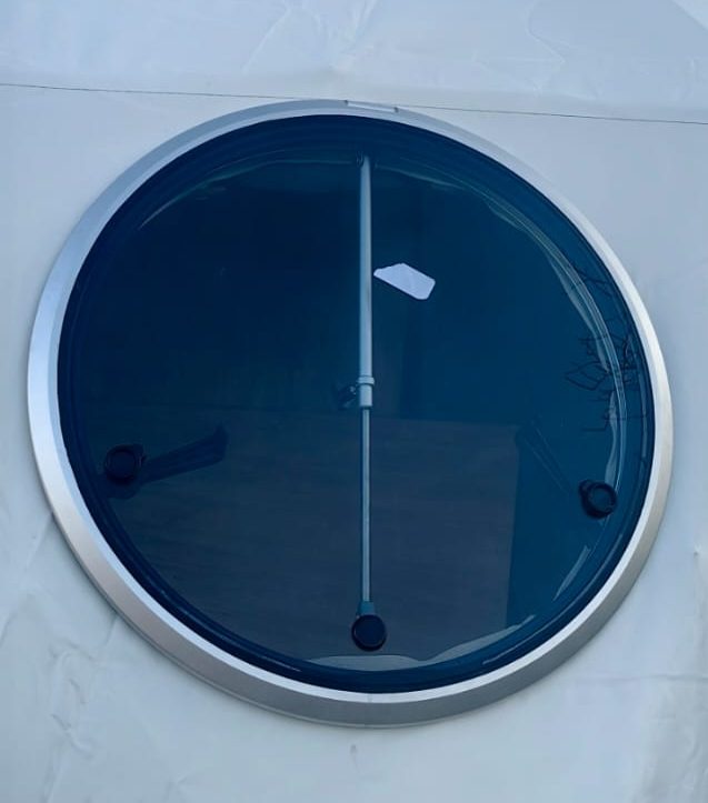 Okrugli stakleni prozor